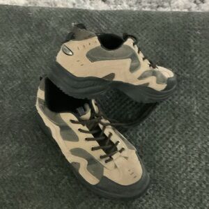 Men's Athletic Trail Sneakers in Beige and Gray